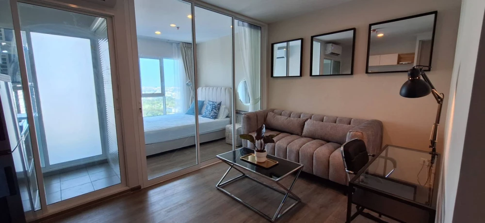 For rent: Regent Home Bangna, decorated room in a theme, good location, fully furnished, book now.