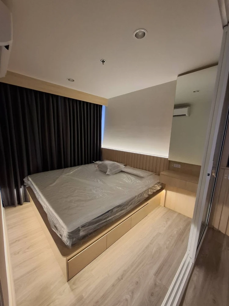 For rent: Regent Home Bangna. Beautifully decorated unit with high-quality built-in furniture. Amazing price! You'll regret not booking!