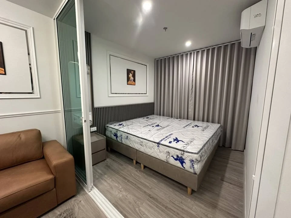 For rent: Regent Home Bangna. Nicely decorated unit with built-in furniture. Just bring your clothes and move in immediately. Book now, don't wait!