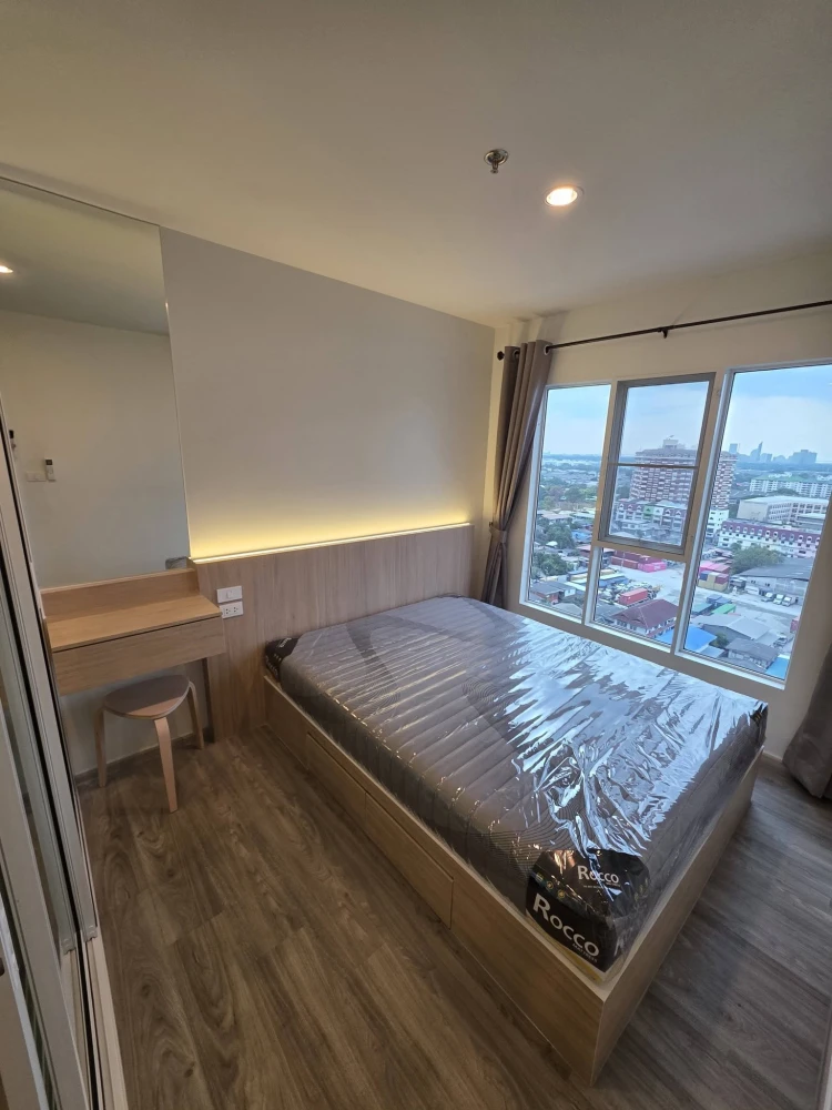 For rent: Regent Home Bangna. Beautifully decorated unit with built-in cabinetry throughout, including the kitchen. Book now before it's too late!