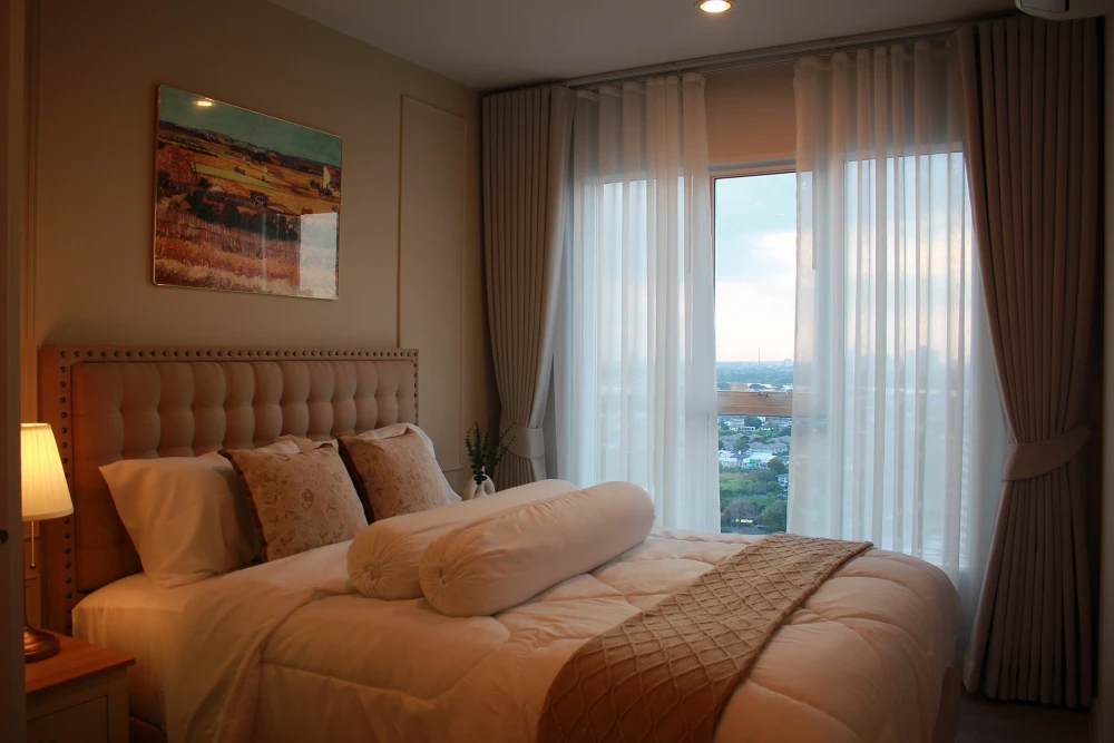 For rent: Regent Home Bangna, fully furnished unit on the 23rd floor with stunning Chao Phraya River views. Enjoy the cool breeze and unobstructed vie