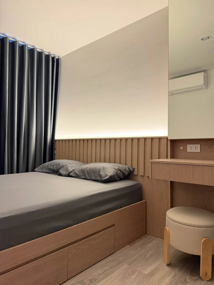 For rent: Regent Home Bangna. Beautifully decorated room with a coordinated color scheme and high-quality built-in furniture. Book now!