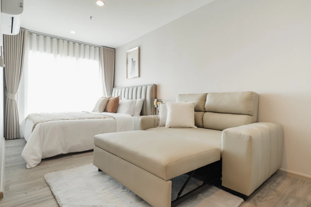 For rent: Regent Home Bangna. Beautifully decorated room with a coordinated color scheme, fully furnished with all amenities. What are you waiting for