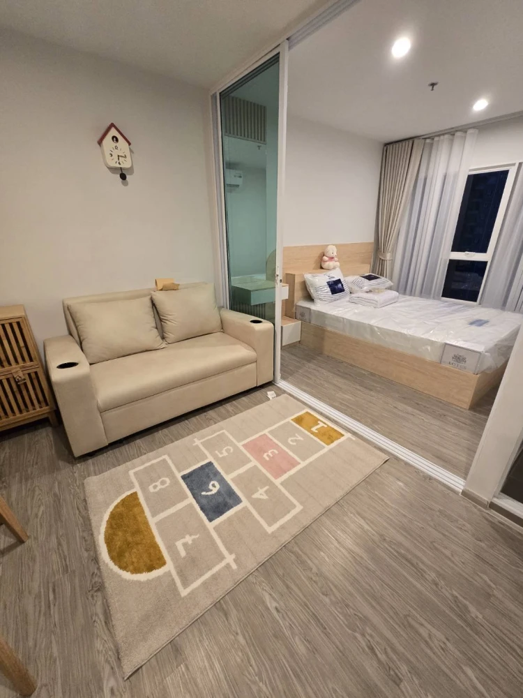 For rent: Regent Home Bangna, beautifully decorated unit with a coordinated color scheme, fully furnished and equipped with appliances. Book now!