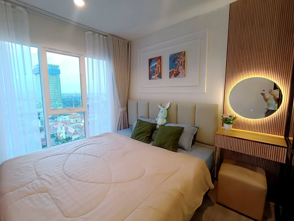 For rent: Regent Home Bangna. Beautifully decorated room with stunning built-in furniture. Don't miss out!