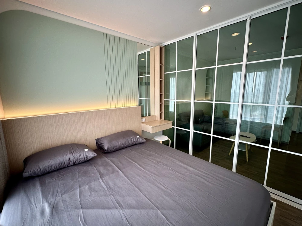 For rent: Regent Home Bangna, 1 bedroom, 1 bathroom. High-quality built-in furniture. Move-in ready!