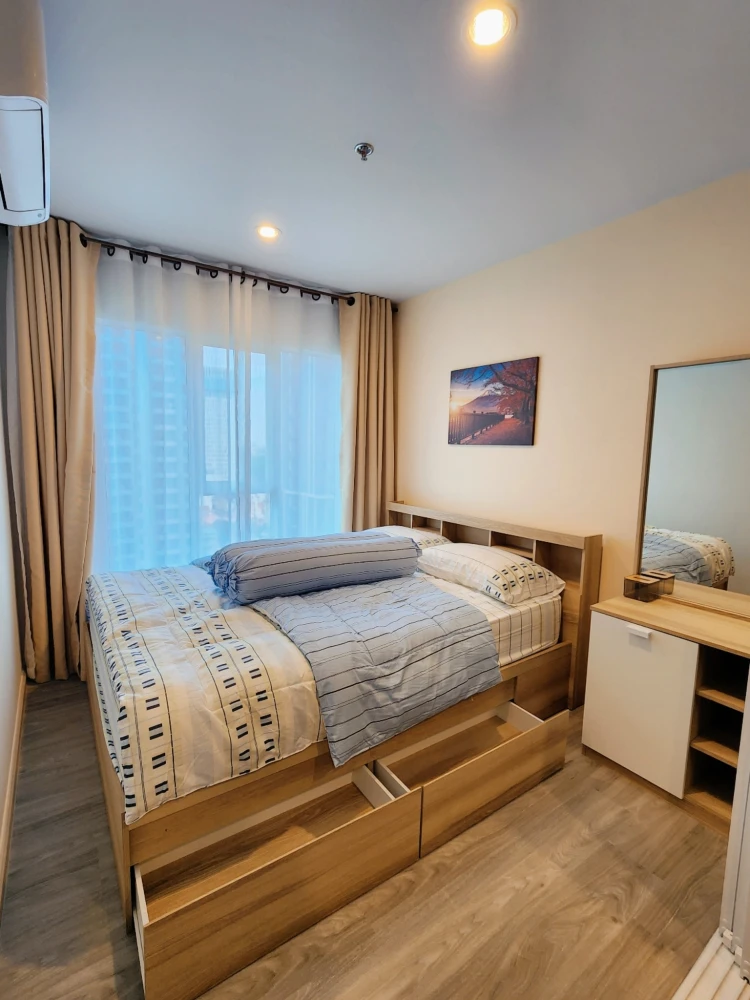 For rent: Regent Home Bangna, one-bedroom room, 16th floor, high view, fully furnished, appliances included, just bring your suitcase and move in.