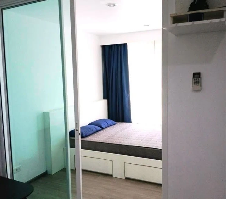For rent: Regent Home Bangson Phase 2. A lovely unit with high-quality built-in furniture. Just bring your bags and move in!