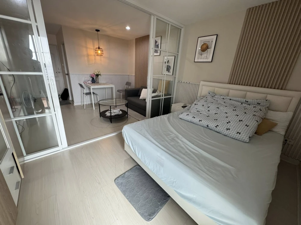 For rent: Regent Home IV Sukhumvit 85, spacious room, lots of usable space, comes with complete facilities, just bring your bags and move in.