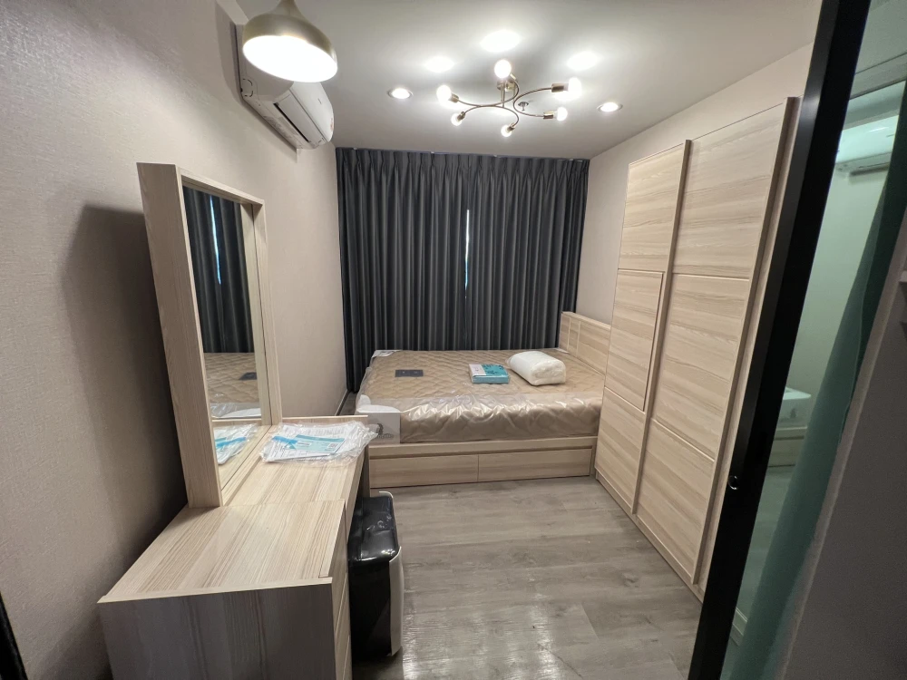 For rent: Regent Home Wuttakat. Nicely decorated room with complete amenities. Amazing price! Book now, don't miss out!