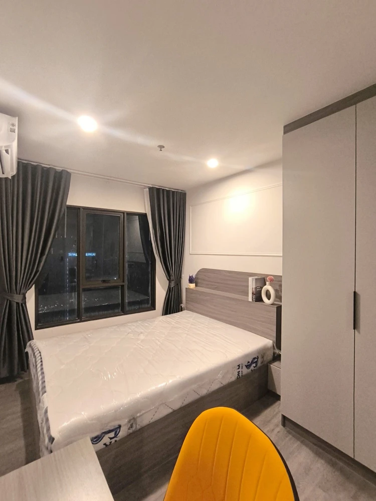 For rent: Regent Home Wuttakat, luxurious high-floor unit with stunning views. This is the rarest unit in the project, so grab it while you can!