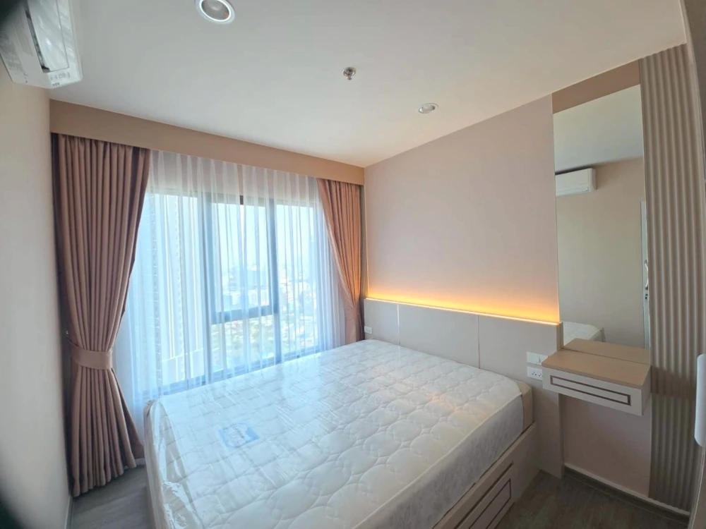 For rent: Regent Home Wutthakat. Beautiful, luxurious built-in furniture and fully furnished with appliances. You absolutely can't miss this opportuni