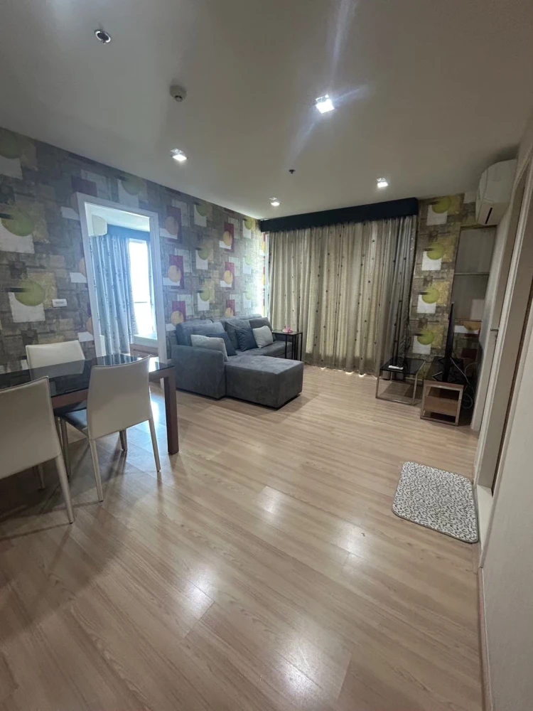 For rent: Rhythm Phahonyothin-Ari, 37th floor. Stunning view! Spacious living area. Don't miss out!