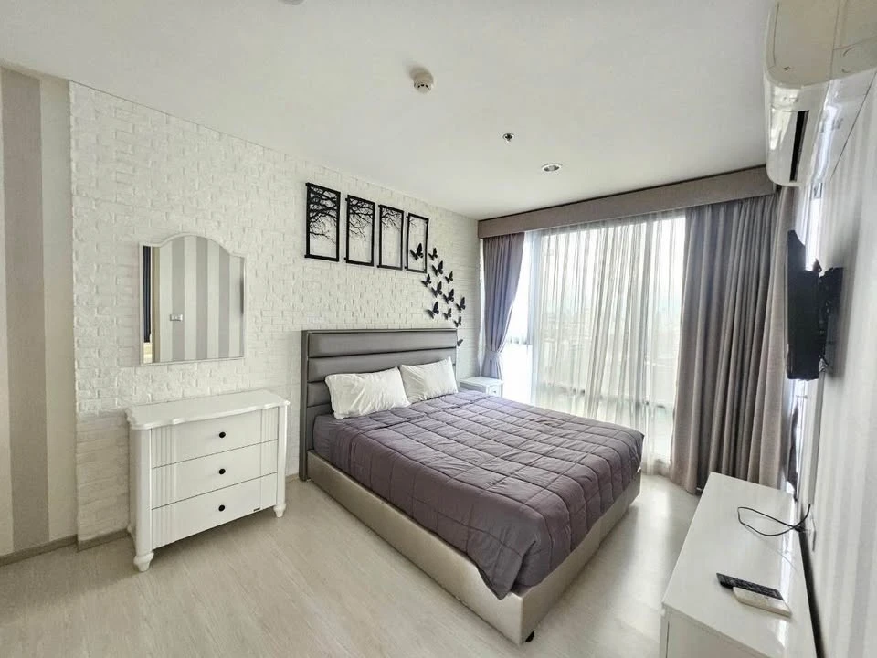 For rent: Rhythm Sukhumvit 42, corner room, quiet, very private, with an amazing view. Hurry and grab it!