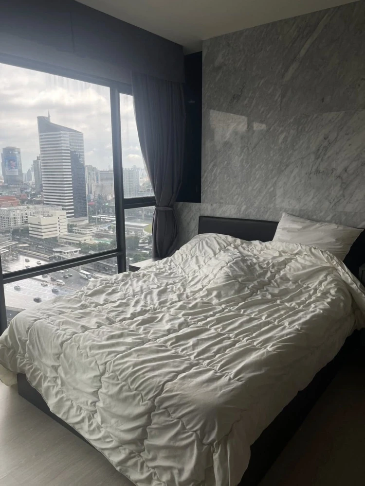 For rent: Rhythm Asoke, corner unit offering privacy and spacious living area. Fully furnished with complete amenities. Move-in ready!