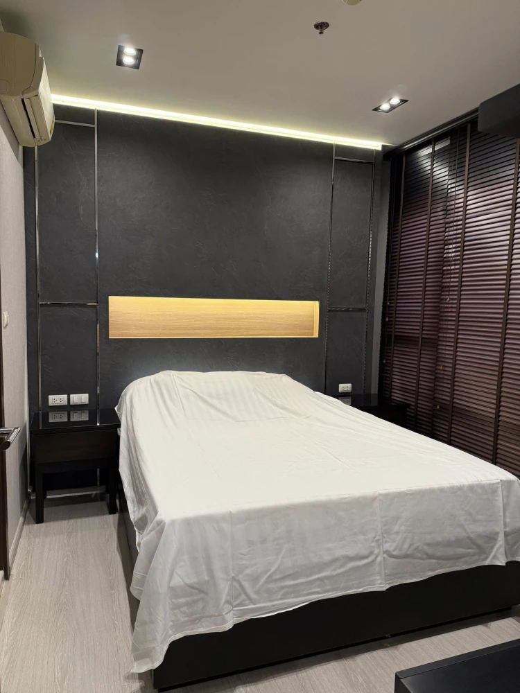 For rent: Rhythm Asoke, corner unit, spacious, unobstructed view, private, with walk-in closet and built-in furniture throughout. Book now!