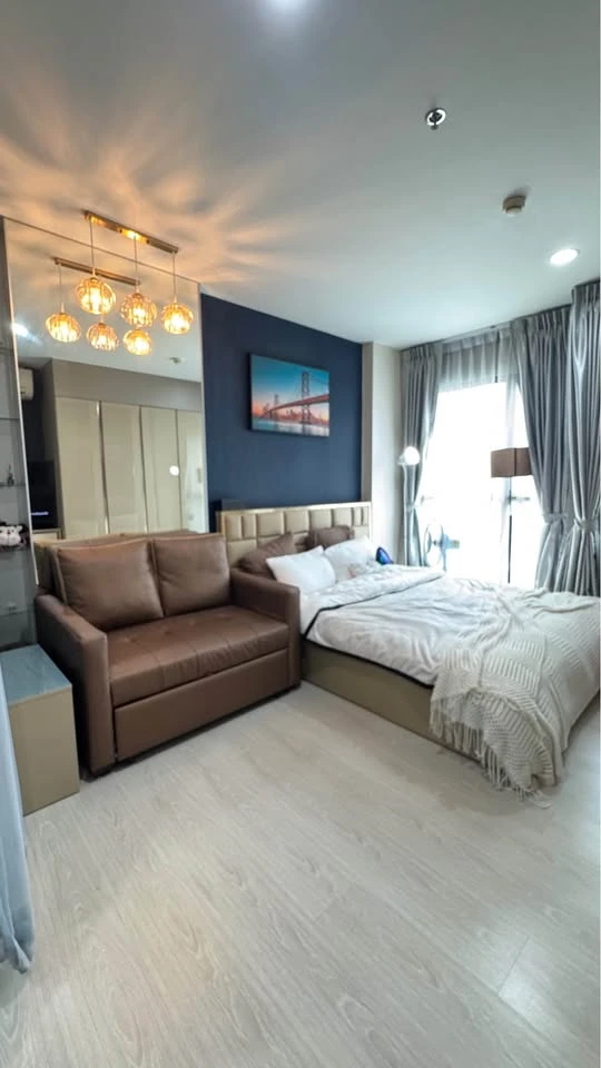 Rhythm Asoke 2 condo for rent, north-facing, 8th floor (same floor as the common areas), ready to move in immediately.
