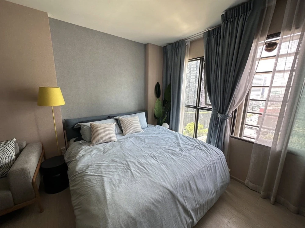 For rent: Rhythm Asoke 2, a nice room, decorated in a theme, good location, fully furnished. Don't miss out on this great deal.