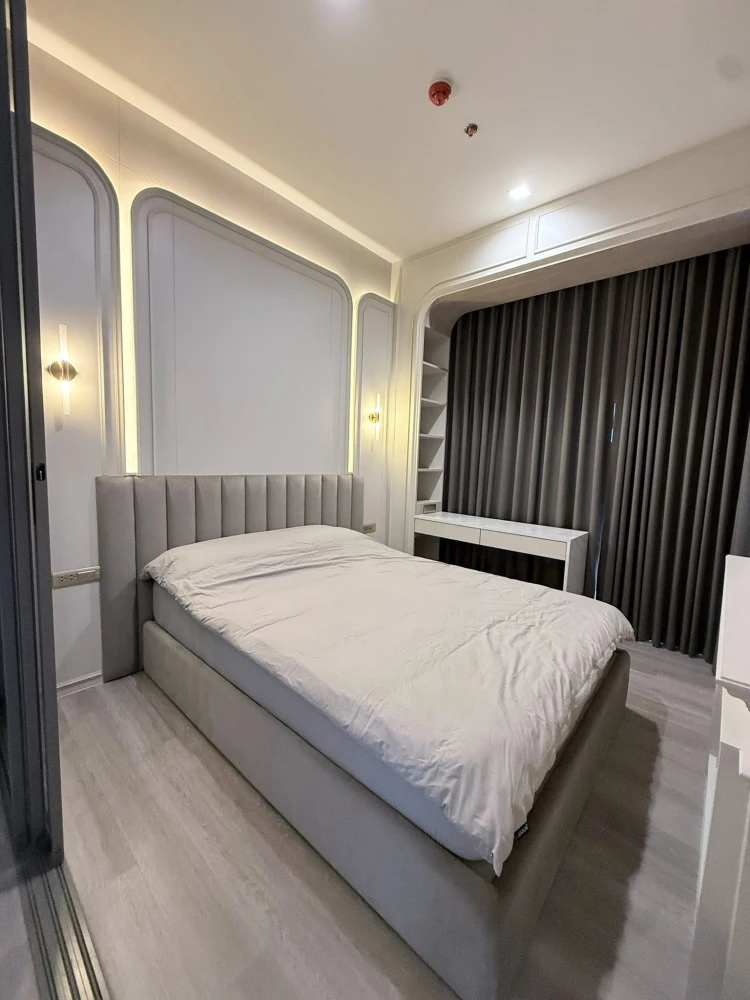 For rent: Rhythm Charoenkrung Pavillion, high floor unit, fully furnished, spacious and comfortable. Book now!