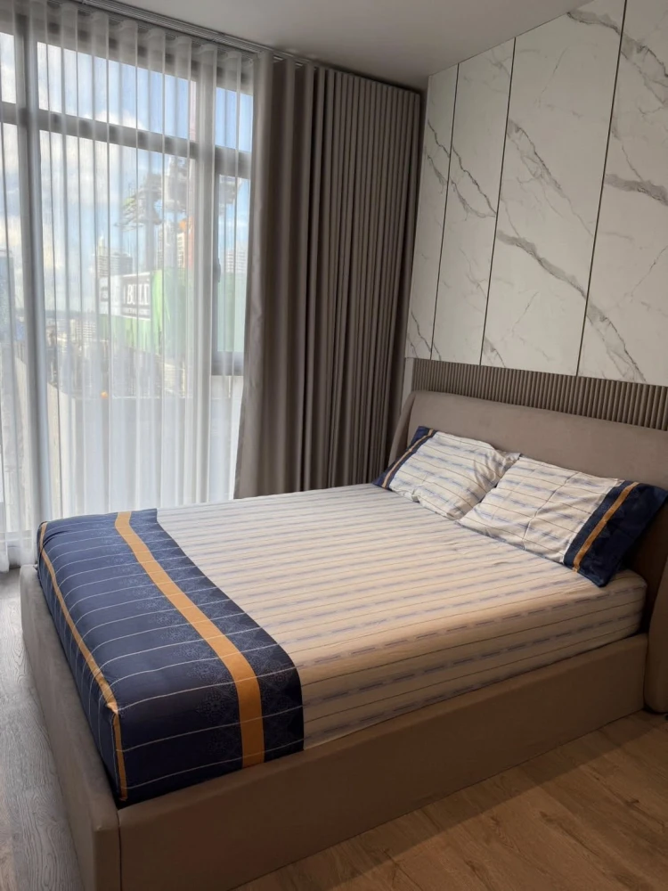 For rent: Rhythm Ekkamai Estate condo, fully furnished with built-in furniture and complete interior design. Ready to move in!