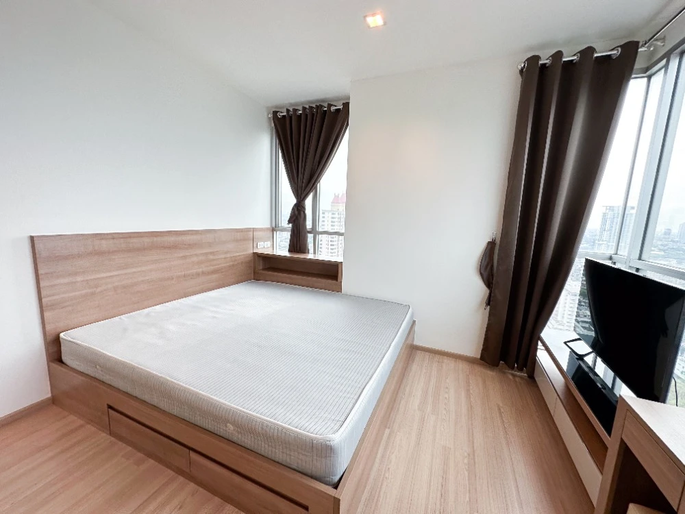 For rent: Rhythm Phahon-Ari, 29th floor, corner unit, fully furnished, very livable. Book now, don't miss out!