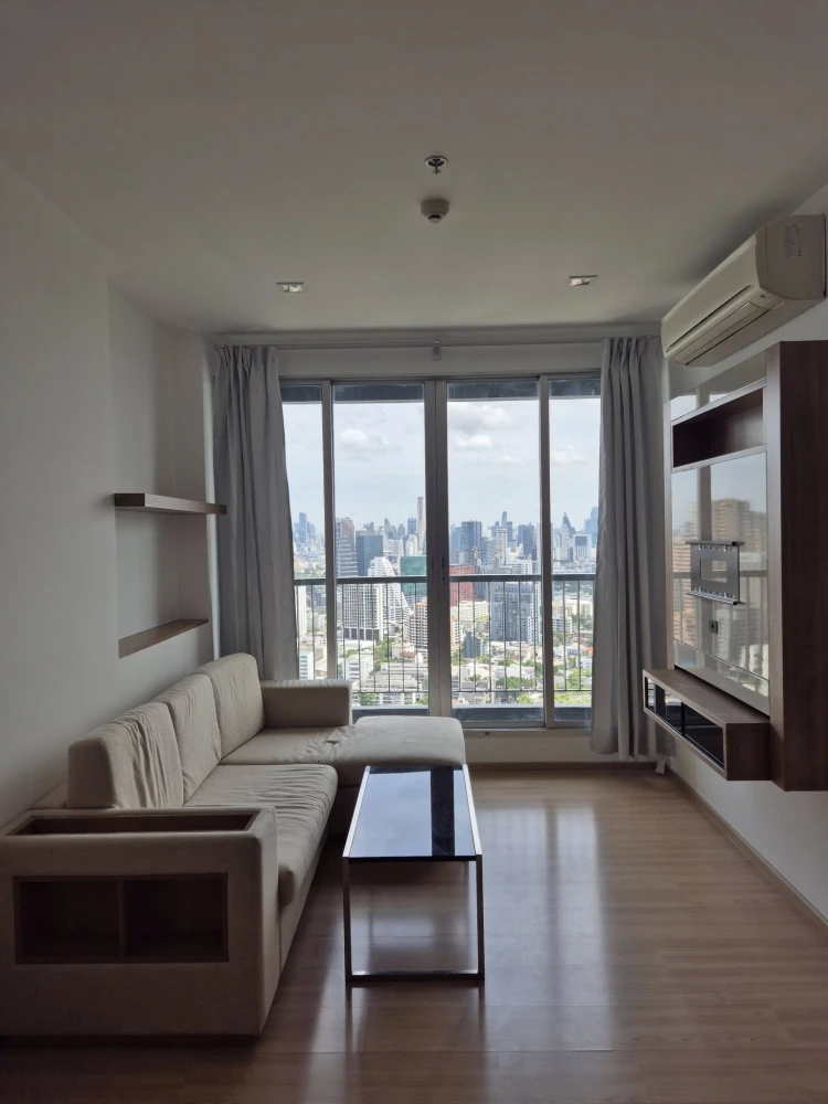 For rent: Rhythm Phahon Ari, 40th floor, great view, south facing, good weather all year round, not hot, comes with complete facilities, move in now.