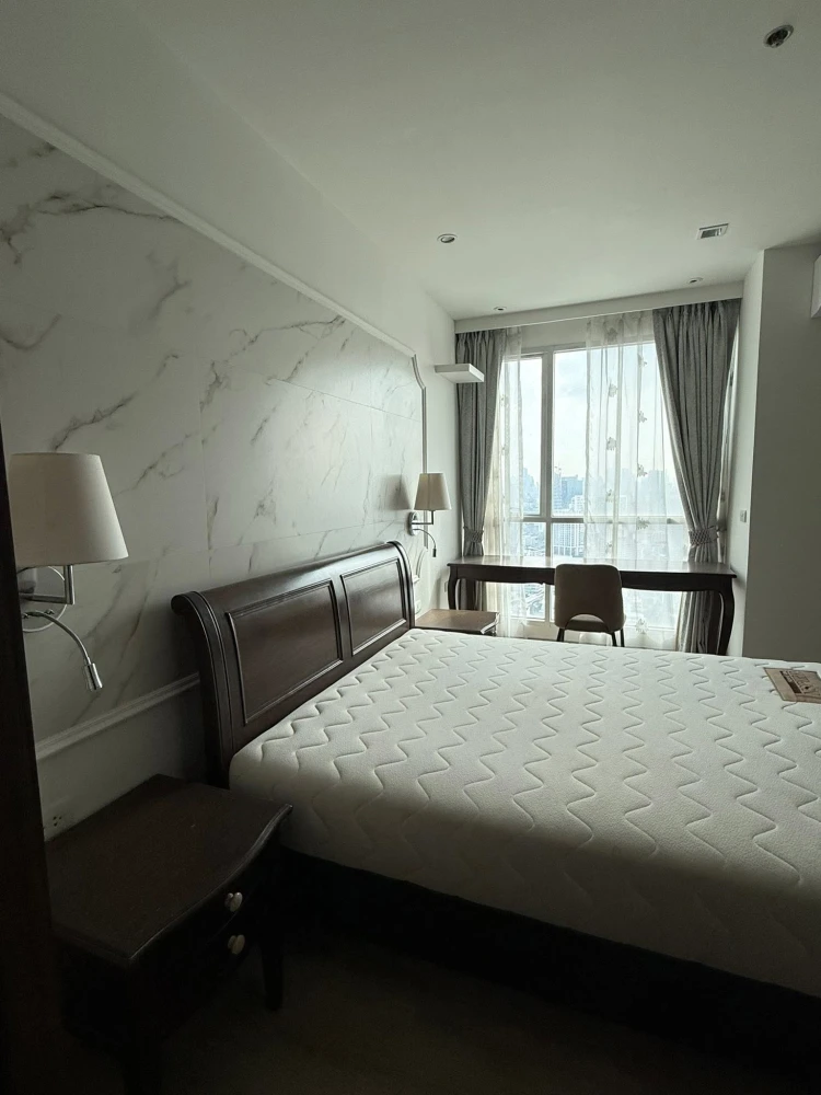 For rent: Rhythm Phahon-Ari. Spacious room with ample usable space, high-quality built-in marble wall cabinets, and stunning high-floor views.Book now