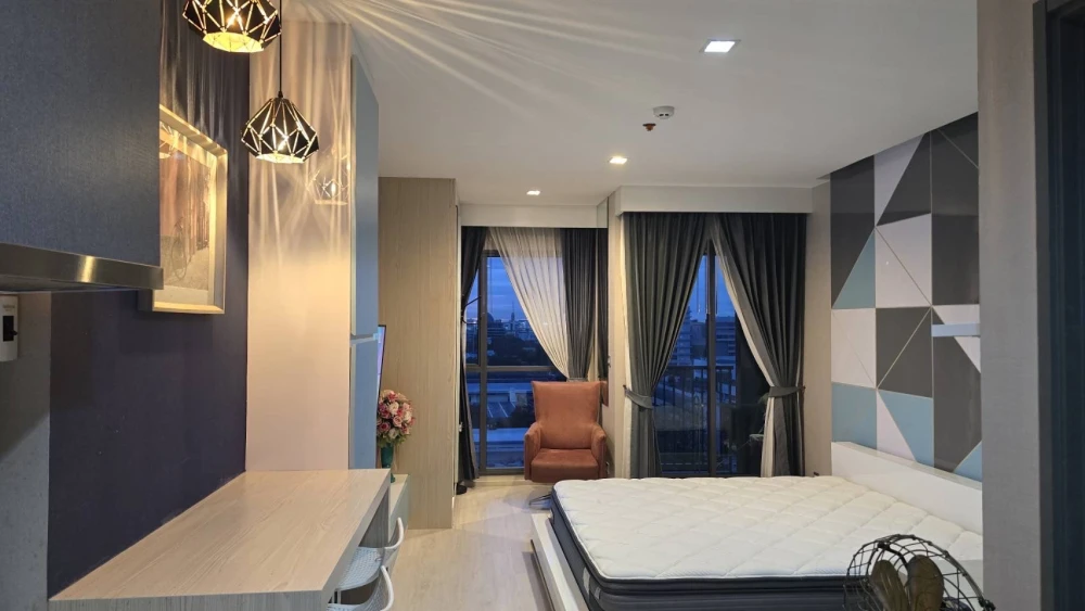 For rent: Rhythm Rangnam, fully furnished with built-in furniture, 12th floor, BTS view. This is a must-book!