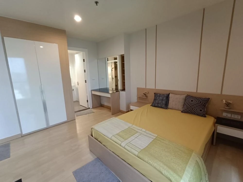 Rhythm Ratchada condo for rent, 19th floor, fully furnished and ready to move in. Book now!