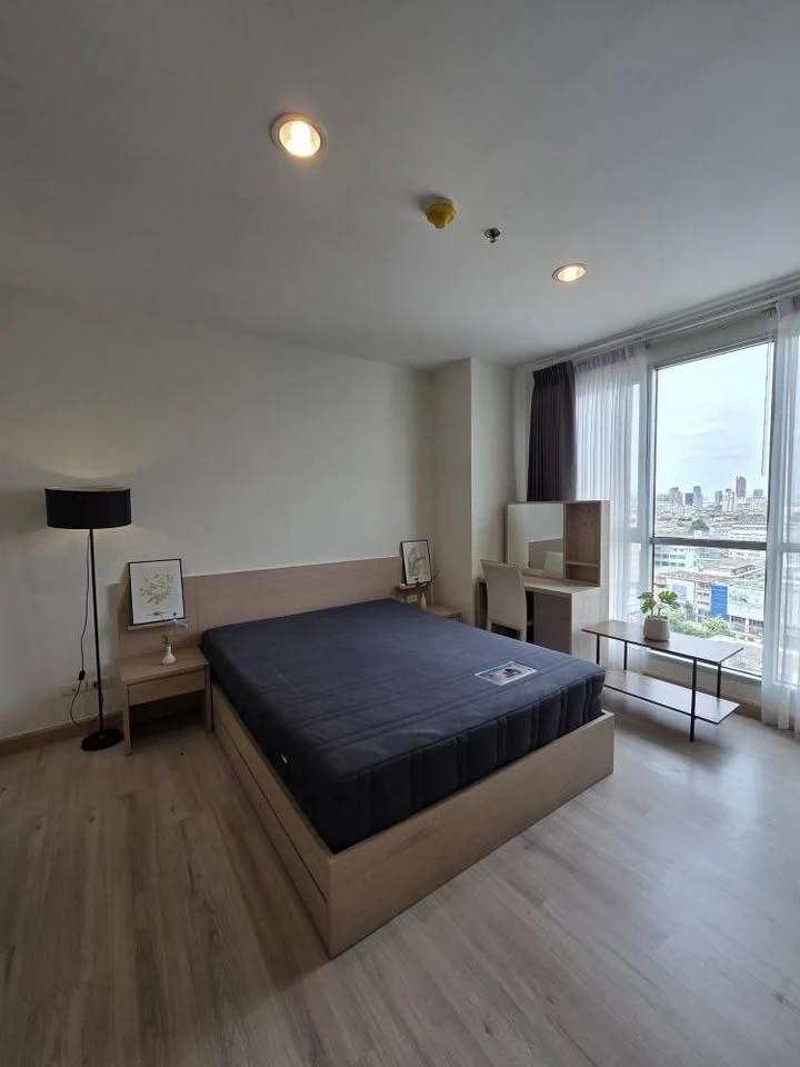 For rent: Rhythm Ratchada, spacious room, lots of usable space, with a stunning city view. Reserve now!