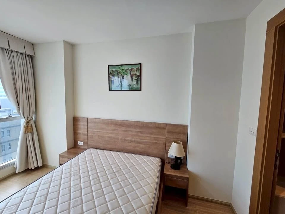 For rent: Rhythm Ratchada-Huaikhwang, a nice room, lots of usable space, comes with complete facilities, don't miss it.