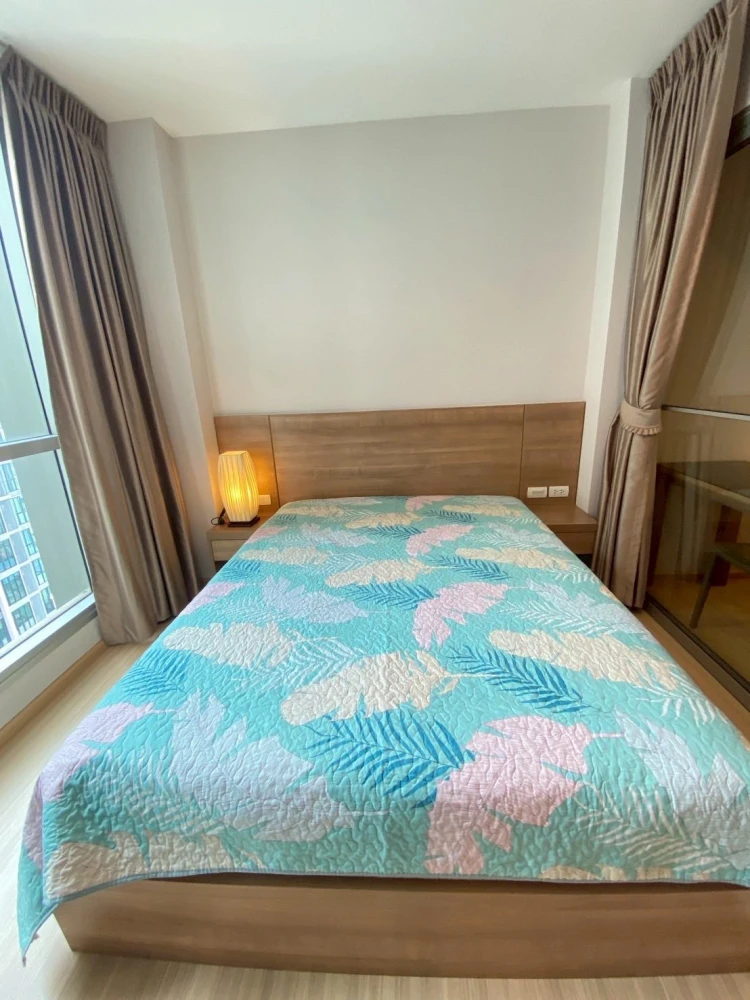 For rent: Rhythm Ratchada-Huaikhwang, a nice room with complete furniture and amenities. Don't miss it.