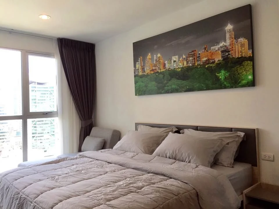 For rent: Rhythm Sathorn Narathiwas, 22nd floor, fully furnished, ready to move in. Book now!