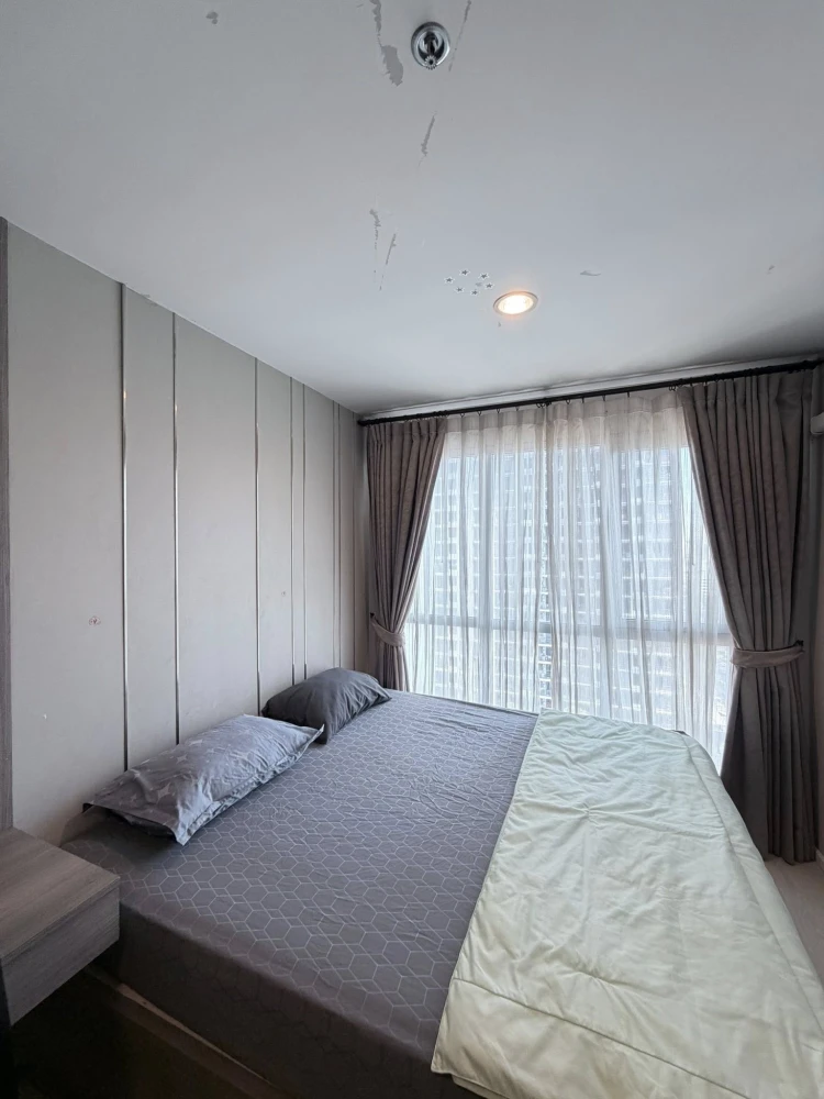 For rent: Rhythm Sathorn Narathiwas, ready-to-move-in unit on the 17th floor with high-floor views and complete amenities. Book now!