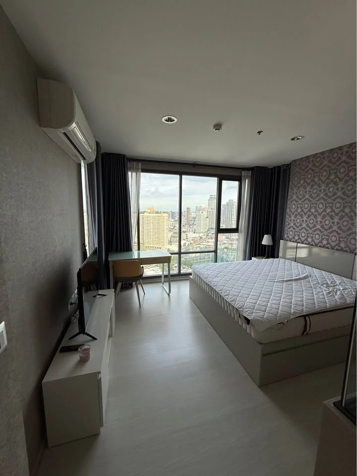 For rent: Rhythm Sukhumvit 42, 26th floor, quiet corner room, high floor, great atmosphere, hurry and reserve now!