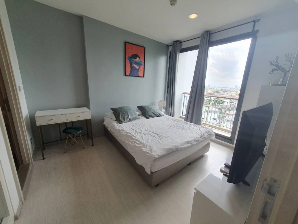 For rent: Rhythm Sukhumvit 42, a nice room with complete facilities. Come and reserve before you miss your chance.