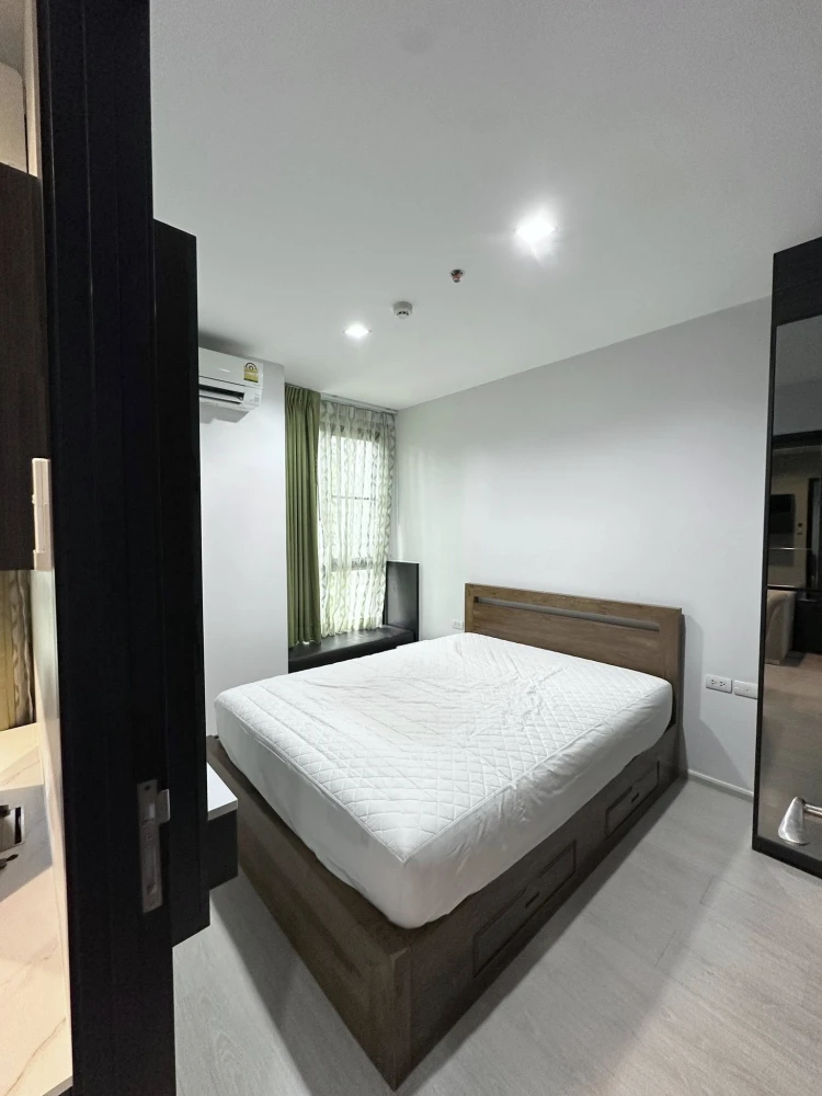 For rent: Rhythm Sukhumvit 44/1, well decorated, with built-in furniture, just bring your own clothes and move in.