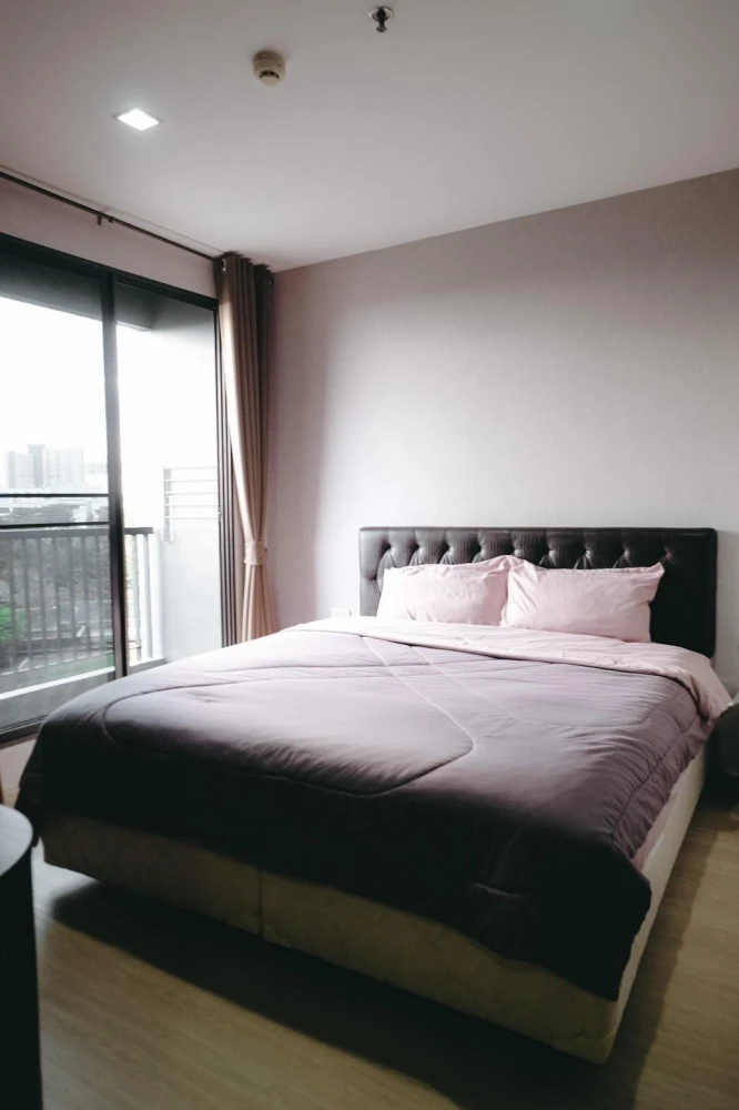 For rent: RHYTHM SUKHUMVIT 44/1, the room has a lot of usable space, fully furnished, you can't miss out on booking it.