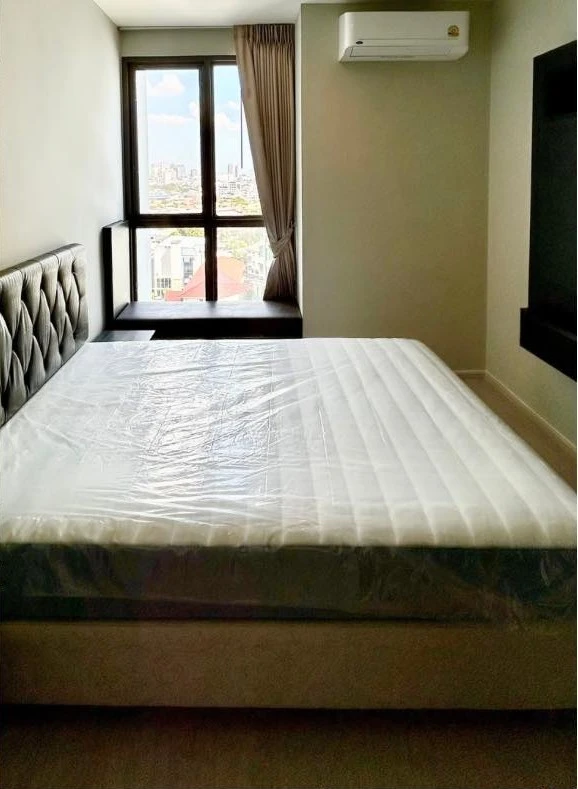 For rent: Rhythm Sukhumvit 44/1, beautiful room, ready to move in. Excellent location. The room is clean and ready for immediate occupancy.