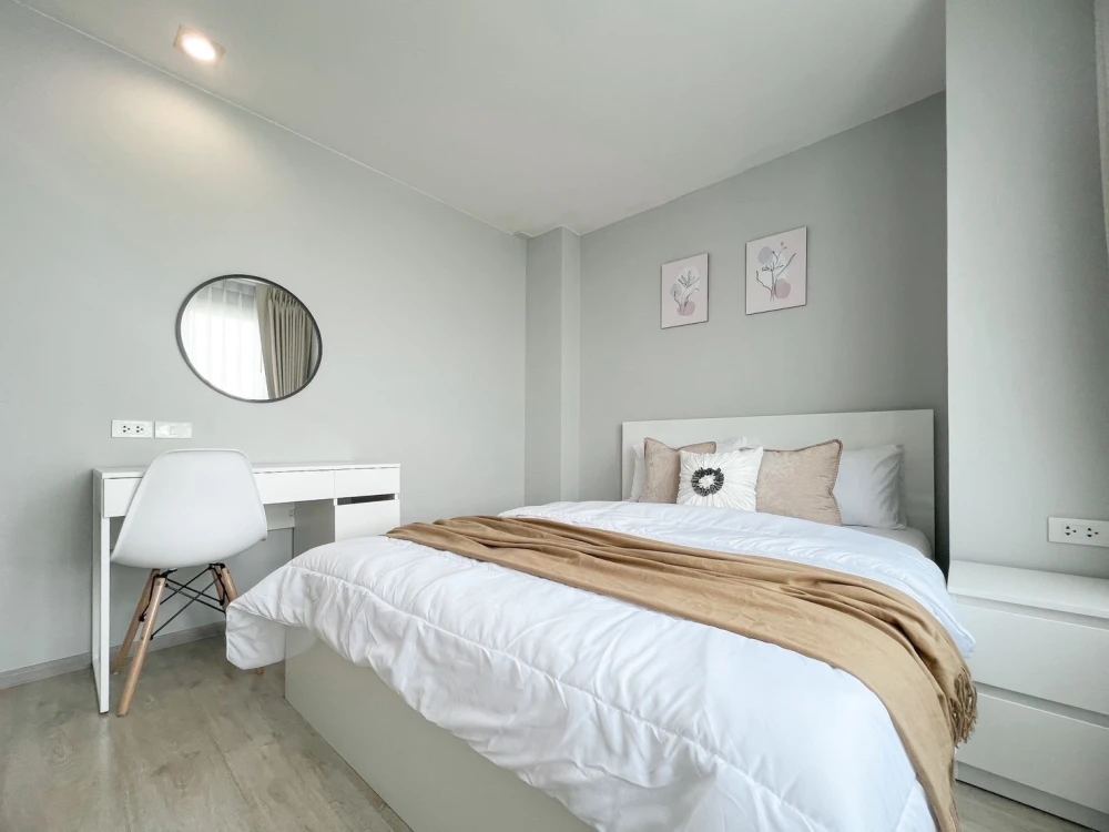 For rent Rich Park @ Chao Phraya, furnished room, ready to move in, 33rd floor, high view, complete in one place, hurry and reserve now.