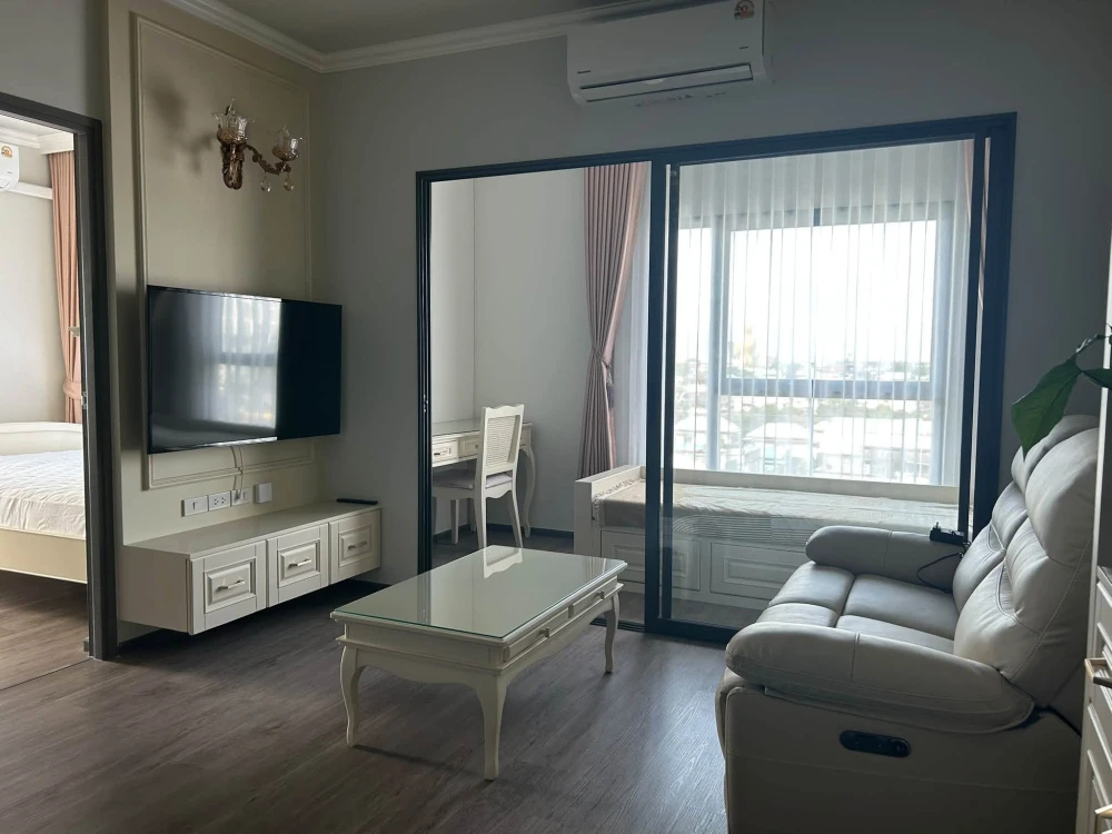 For Rent: Rich Point @ BTS Wutthakat. Spacious, comfortable unit with full furnishings and stylish, inviting decor. Book now before it's gone!