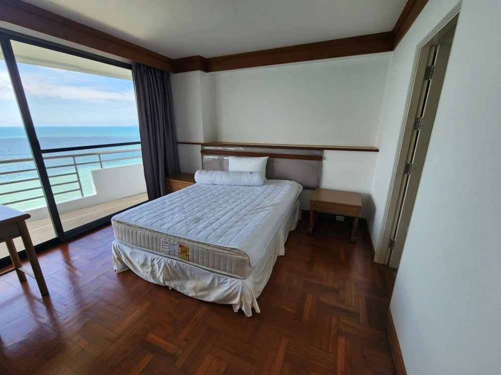 For rent: Royal Cliff Garden, 4 bedrooms, spacious living area, stunning unblocked ocean views, fully furnished. Book now!