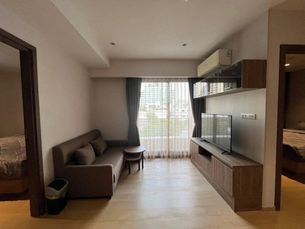 For rent: Runesu Thonglor 5, Japanese-style condo, fully furnished and equipped with appliances. Just bring your own luggage and move in!