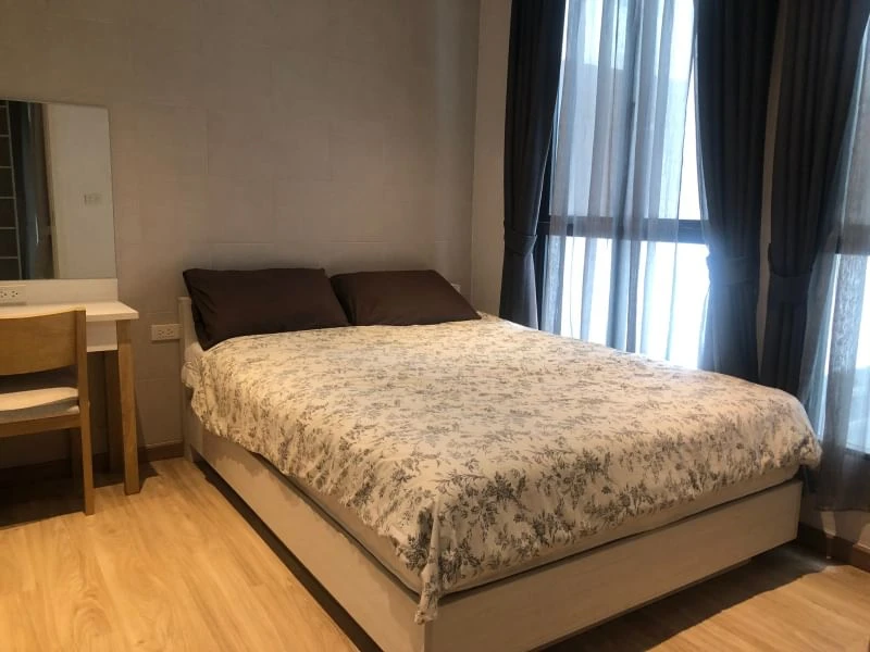 For rent: Runesu Thonglor 5, pool view, fully furnished, ready to move in. Interested? Reserve now!