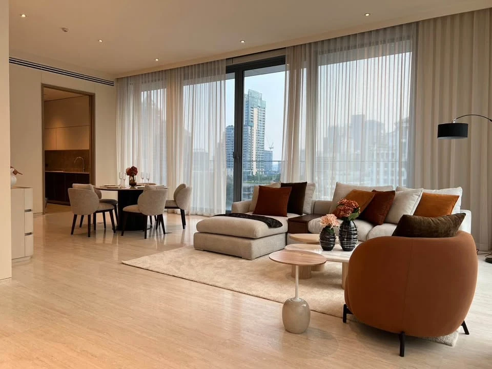 Spacious and fully furnished condo for rent at Scope Langsuan. Pets allowed. First come, first served.