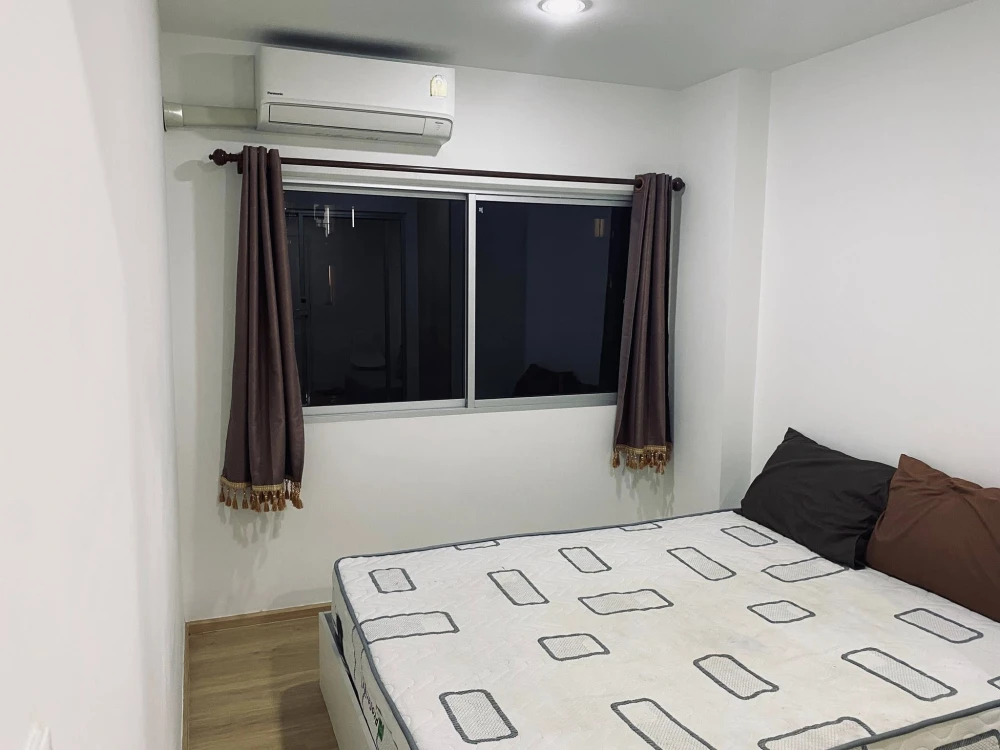 For rent: SENA KITH Chalong Krung-Lat Krabang, Building A, 5th floor. Not next to the elevator or garbage room. Includes a walk-in closet. Book now!