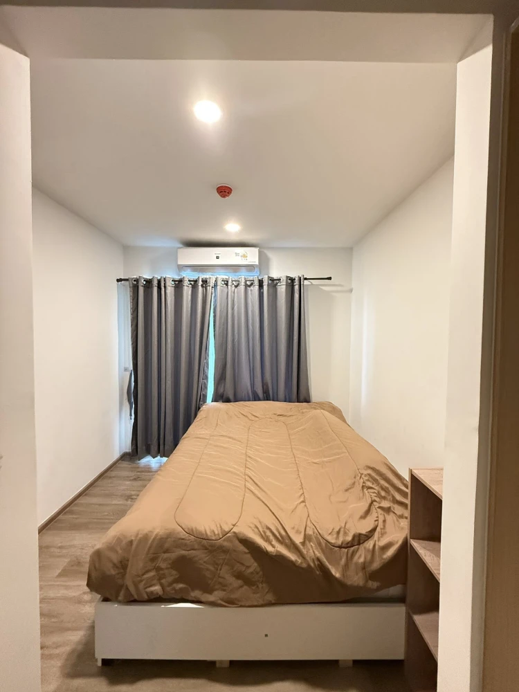 For rent: Sena Kith Srinakarin - Sridan, a room decorated in warm wood tones, with lots of usable space, a great location, don't miss it.