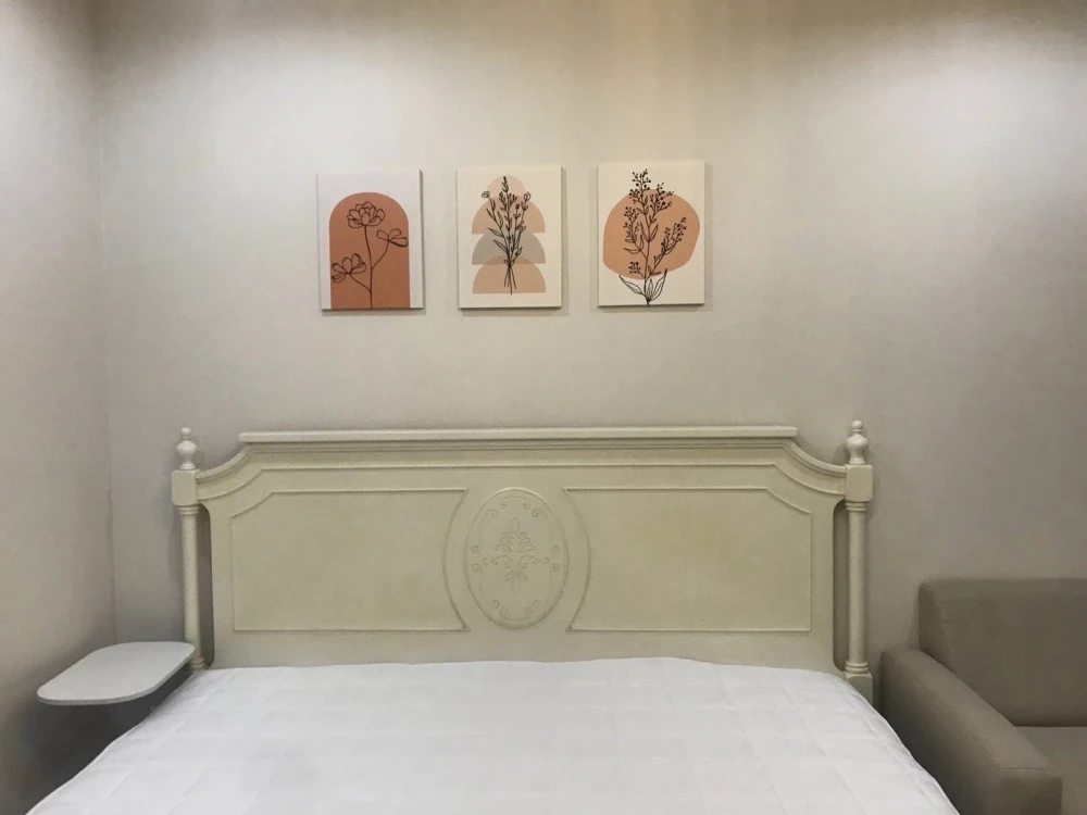 Sense of London for rent. Pool view, spacious room, great price. Don't miss out!