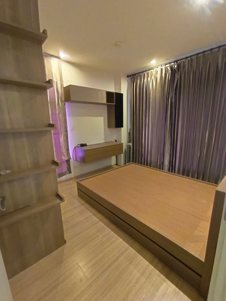 For rent: Sense Phaholyothin, large and comfortable room, quiet, good ventilation, city view, ready to move in.