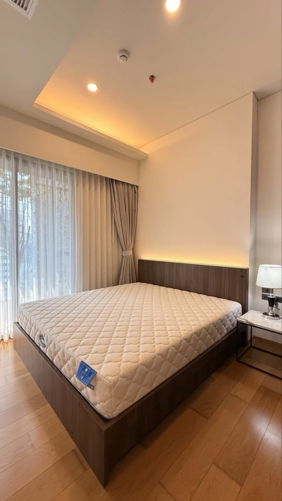 For rent: Siamese Exclusive Sukhumvit 31, 2 bedrooms, spacious living area, and exclusive private lift. Book now!
